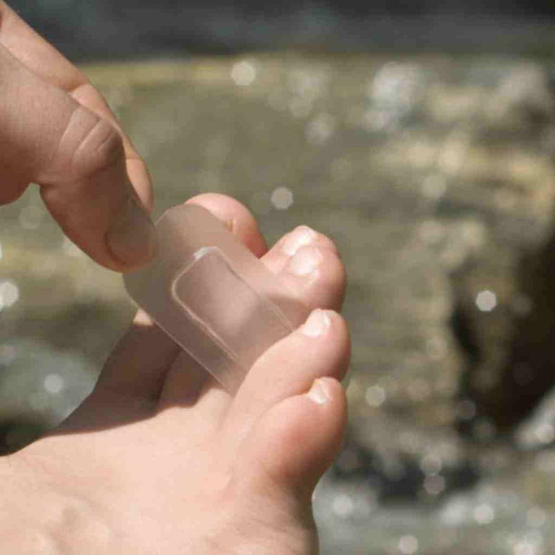 Highly cushioning hydrogel dressing, reducing pressure and friction on sensitive areas.