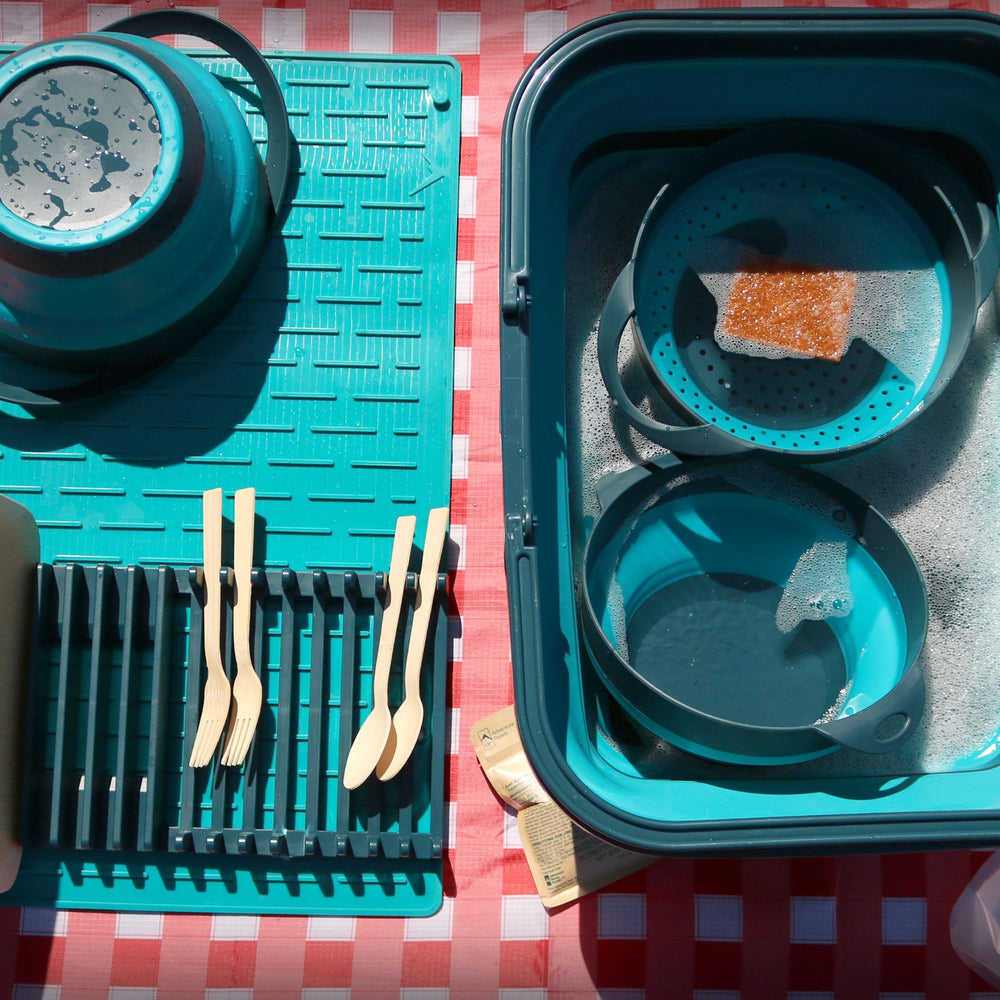Portable collapsible sink with drain plug for camping and outdoor meal cleanup