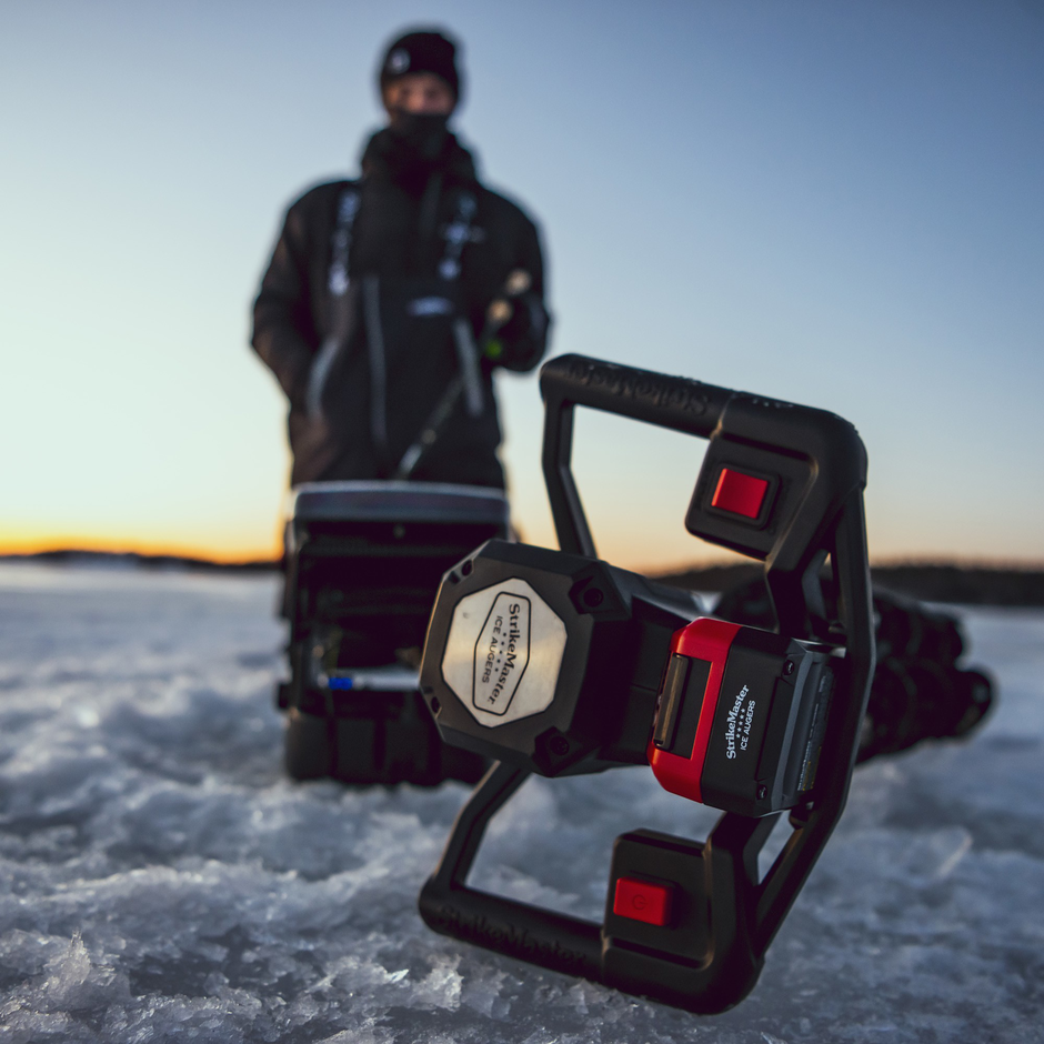 Electric 24V ice auger powerhead with ergonomic impact-resistant handles