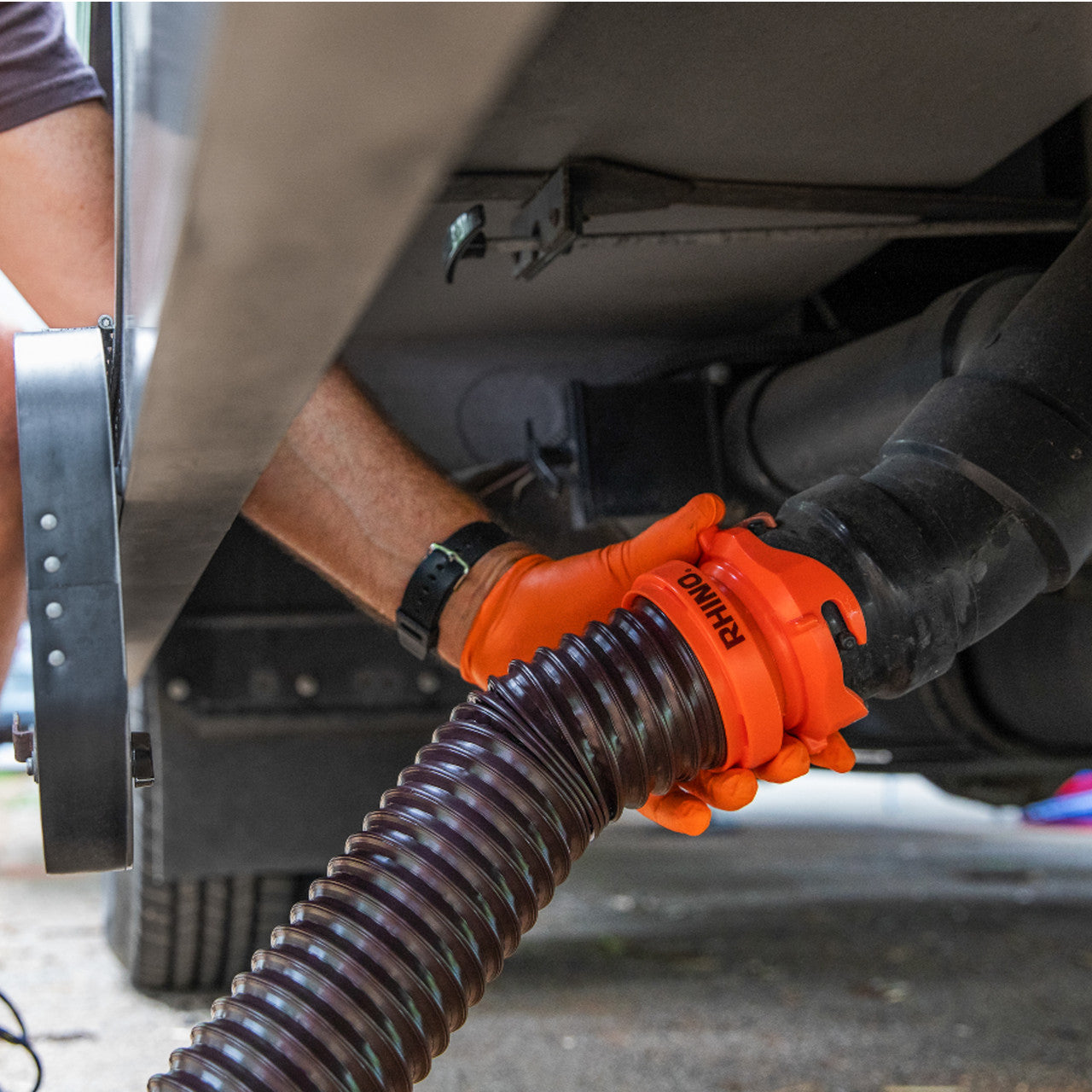 Convenient pre-attached swivel lug and bayonet fitting for easy connection to any sewer hose with a bayonet fitting.