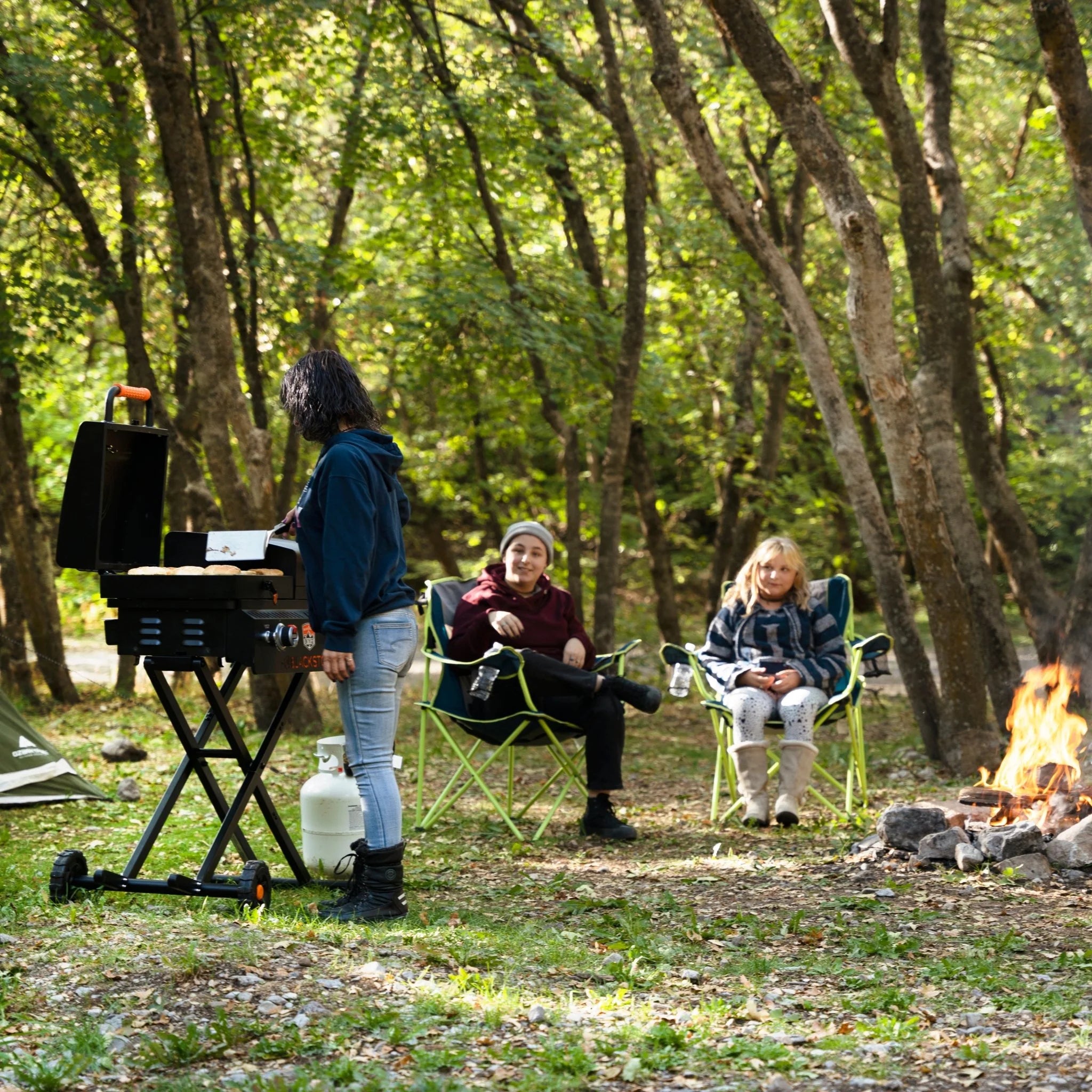 two 17 inch grills, easily move around with wheels