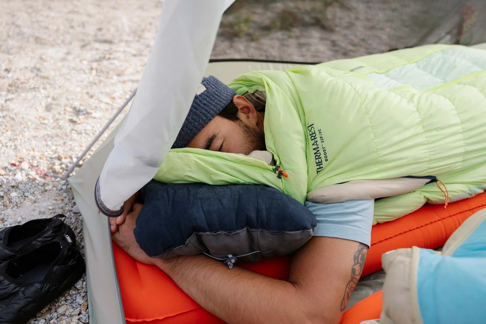 Adjustable firmness camping pillow with cinch cord