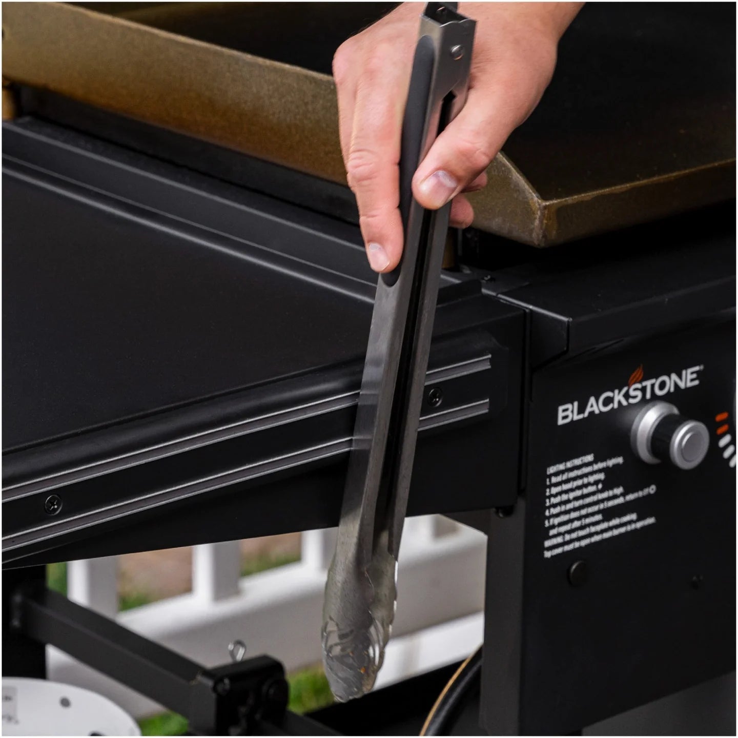 Blackstone Omnivore 28 inch griddle with hood and rear grease management system