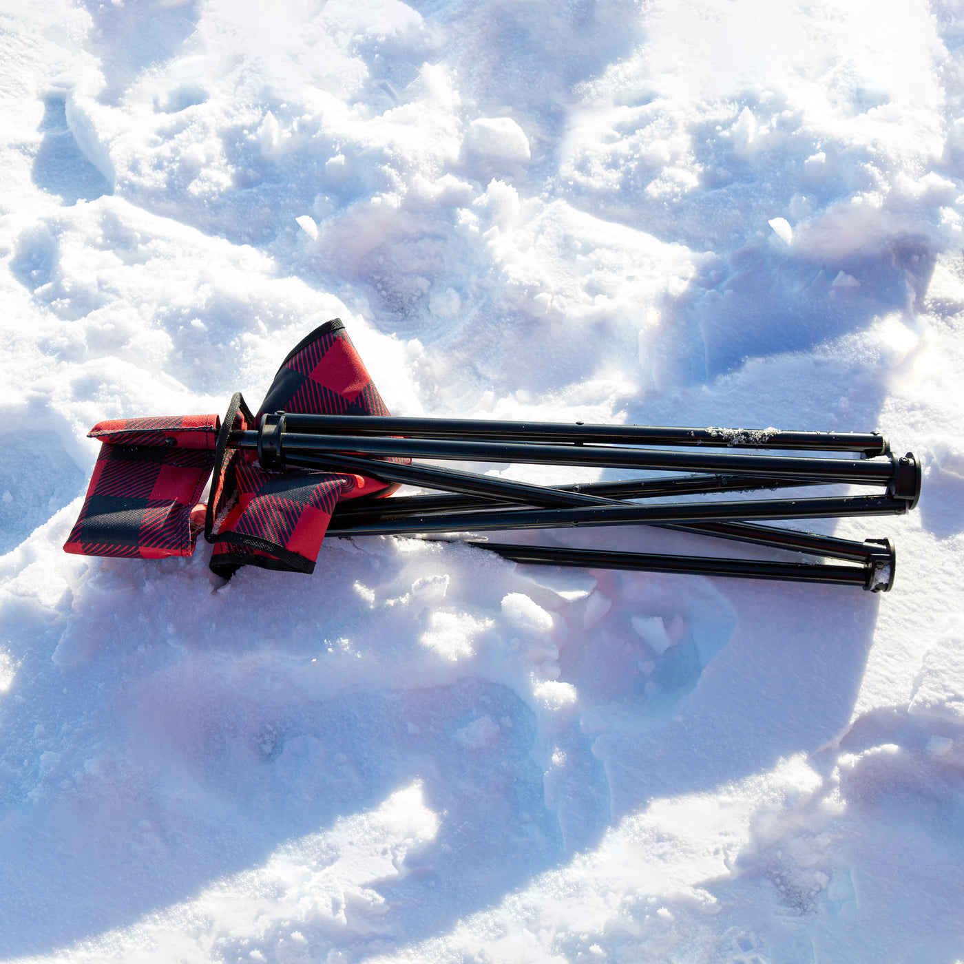 A close-up of the durable 600D Eskimo® plaid fabric, highlighting the stylish and rugged design