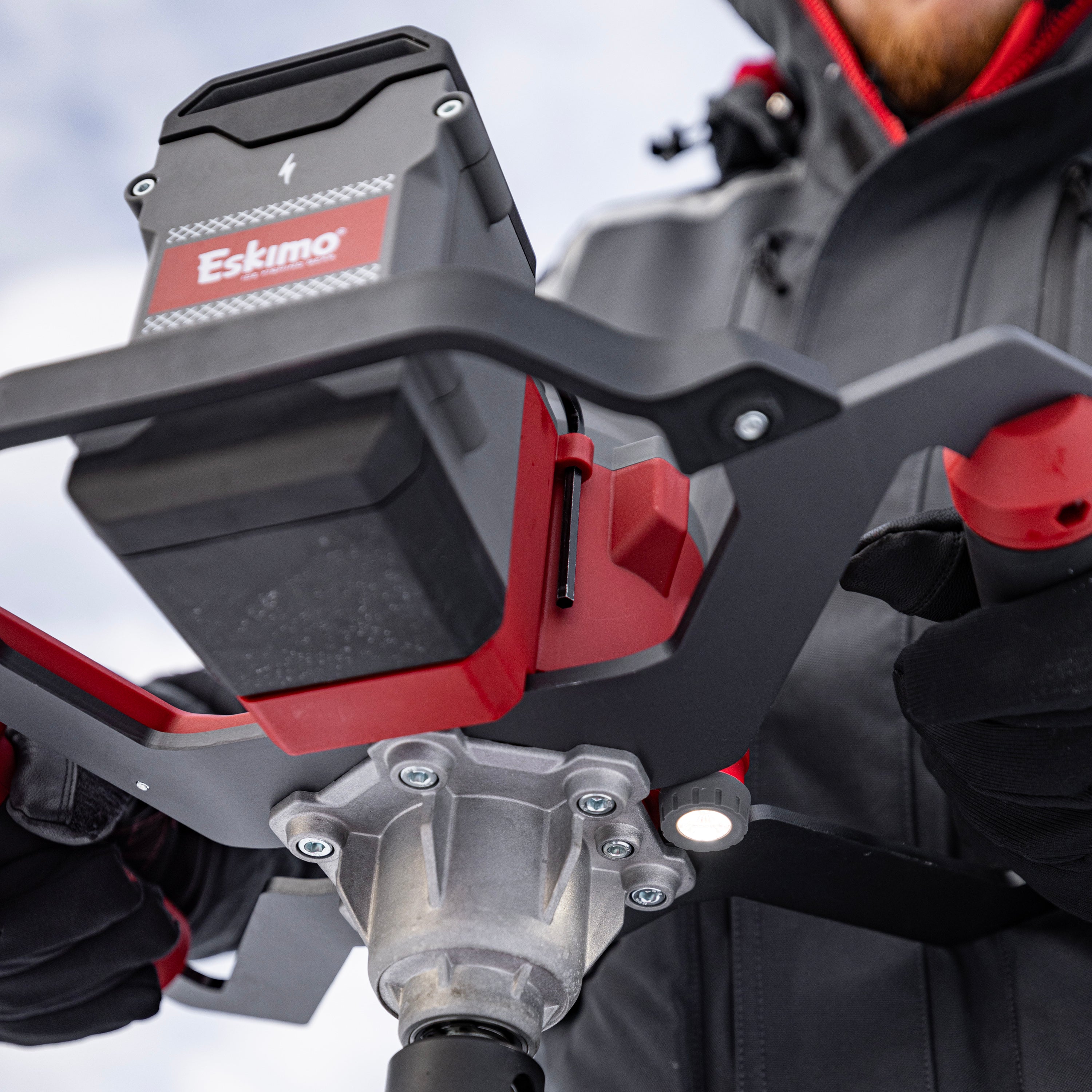 4 Amp-Hour lithium battery and 2-amp charger included with Eskimo E40 10-inch electric auger