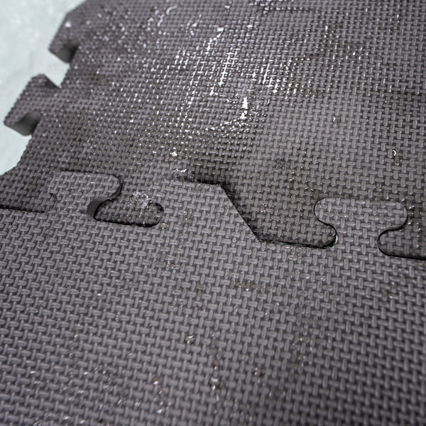 Eskimo ice fishing shelter floor with customizable tile layout