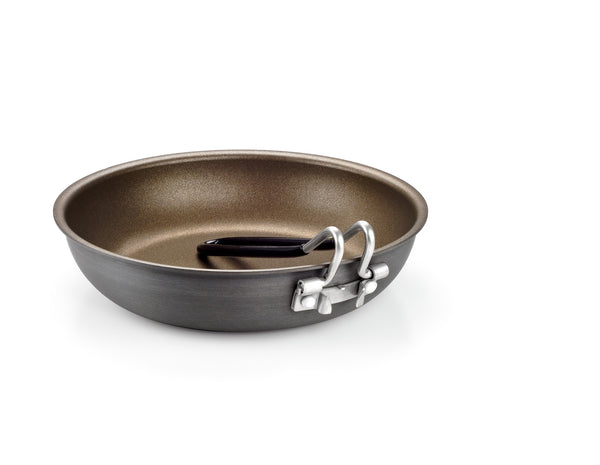 8-inch Pinnacle fry pan measuring 9.1 x 8.6 x 2.6 inches, weighing 13.2 ounces, featuring a durable non-stick coating.