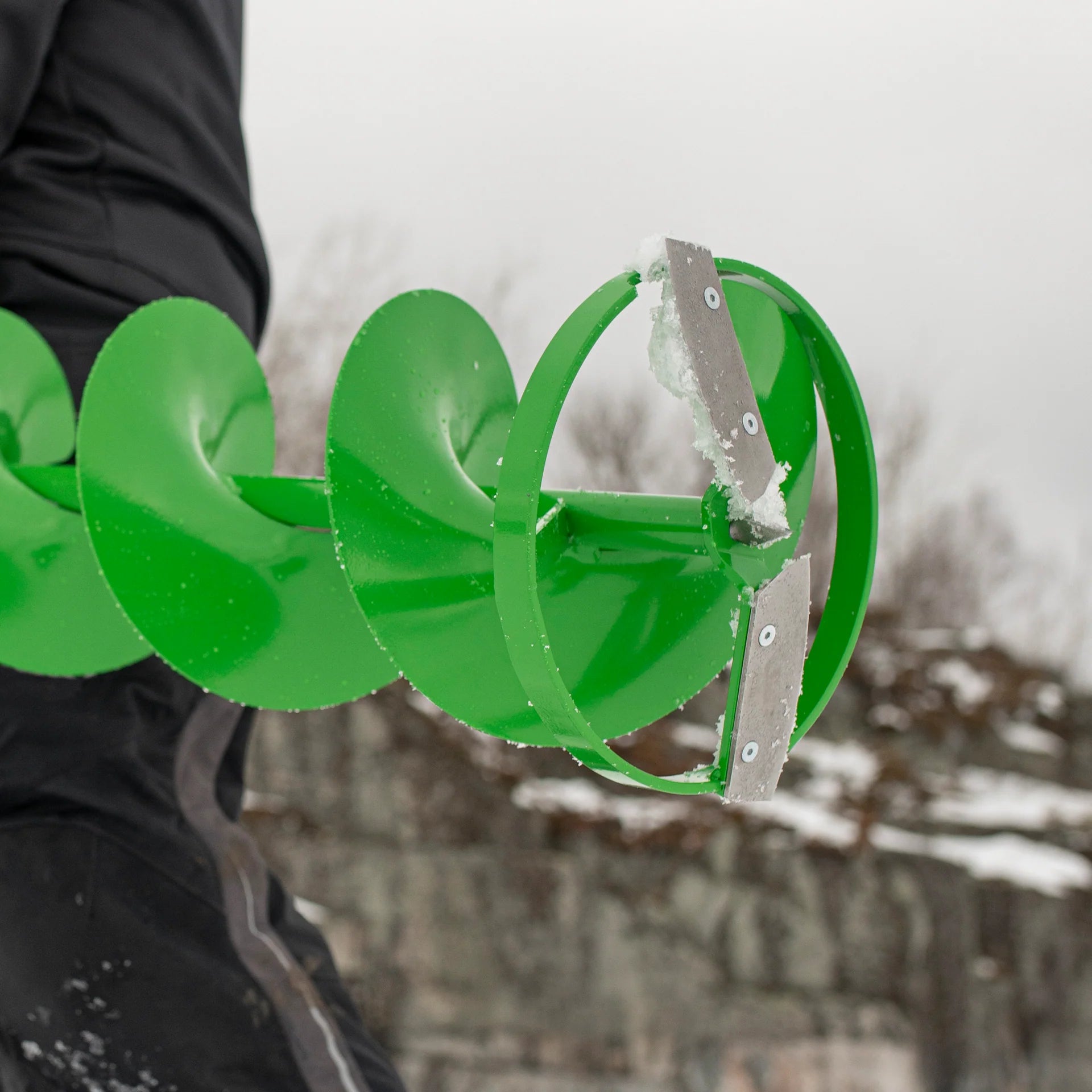 Durable steel auger bit with multi-edge design for smooth and efficient ice cutting