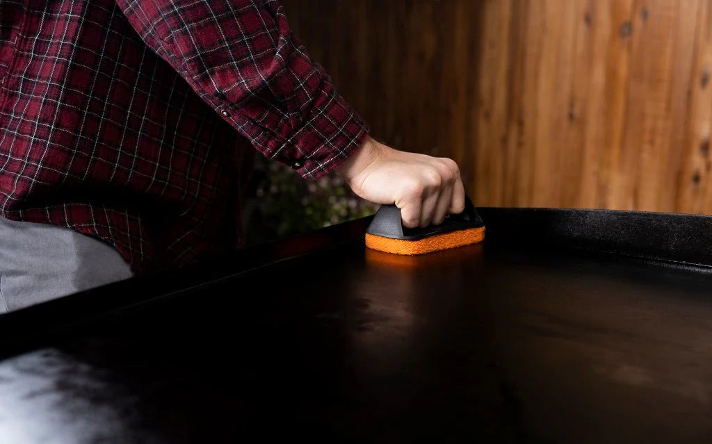 Three heavy-duty scrub pads for tackling grease and residue.