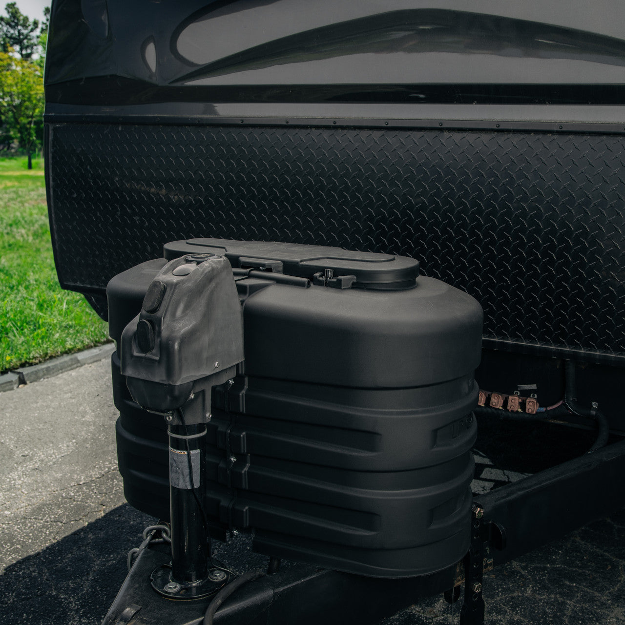 Camco RV propane tank cover with dimensions 29.5” x 15.5” x 20.5”, designed for two 20 lb steel tanks, made of heavy-duty sun-resistant polymer