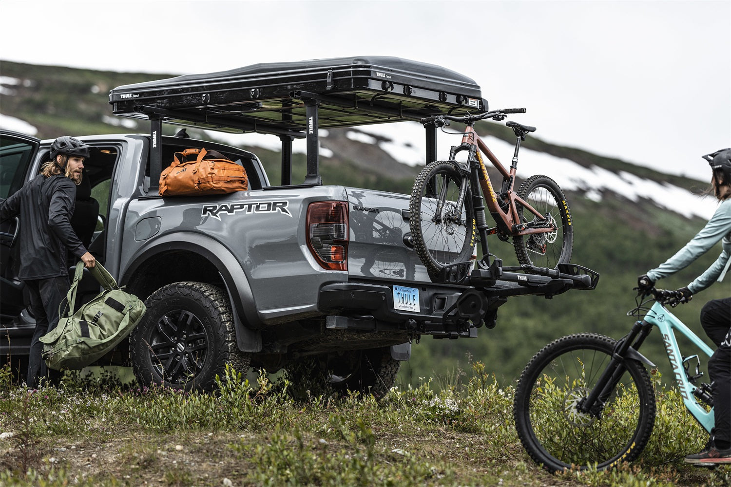 Thule T2 Pro XTR Securing Bikes – No frame contact design with adjustable spacing to fit various bike styles.