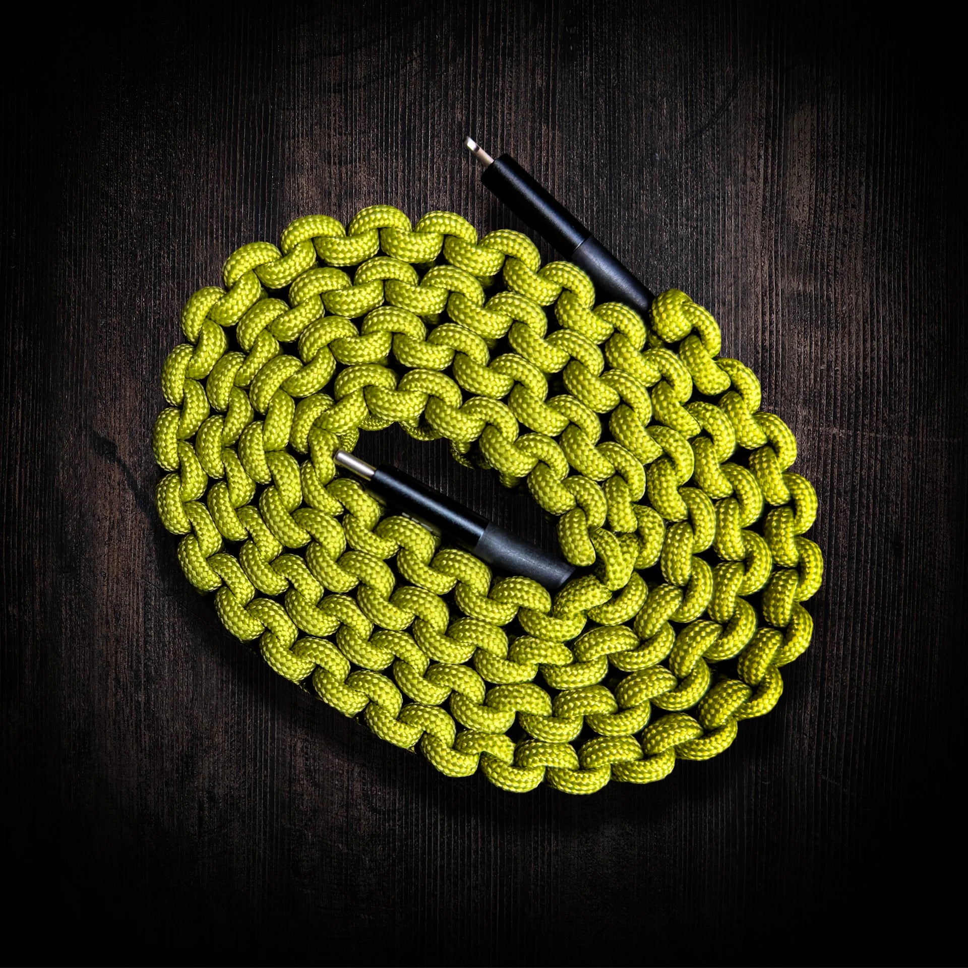 Detailed image showcasing the cable’s rugged build with six levels of protection, including reinforced metal heads and Pivot-Protect technology for enhanced durability