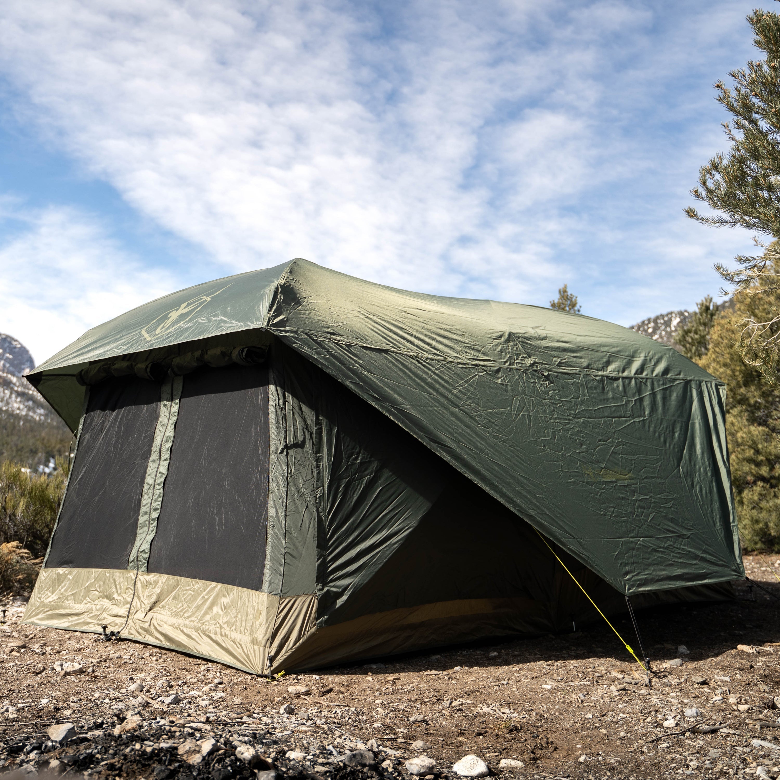 Gazelle T4 Plus hub tent with fast 90-second setup