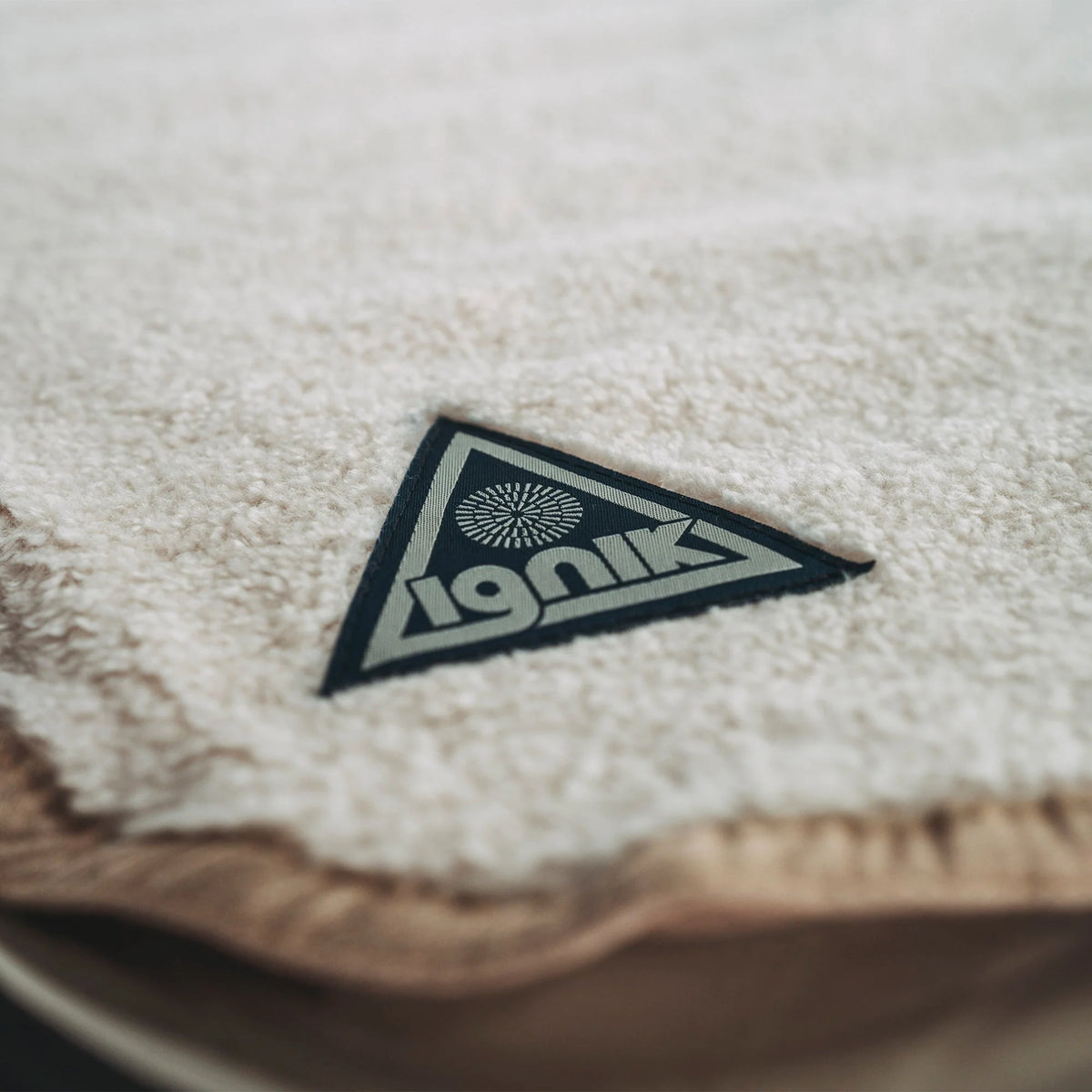 Ignik single heated bed cover with recycled polyester shell and insulation