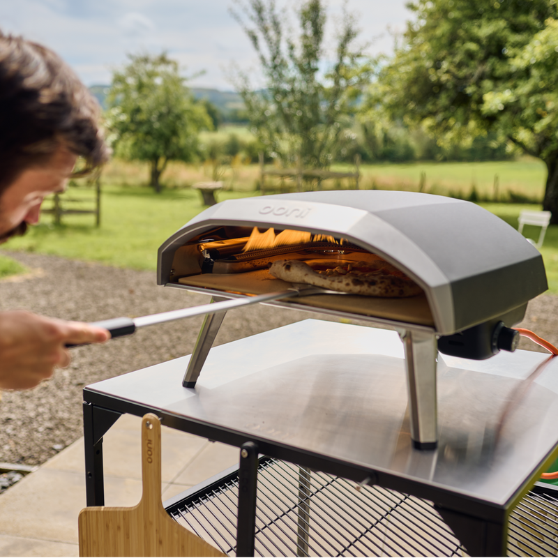 Gas pizza oven reaching 950°F in 20 minutes for restaurant-quality Neapolitan pizza