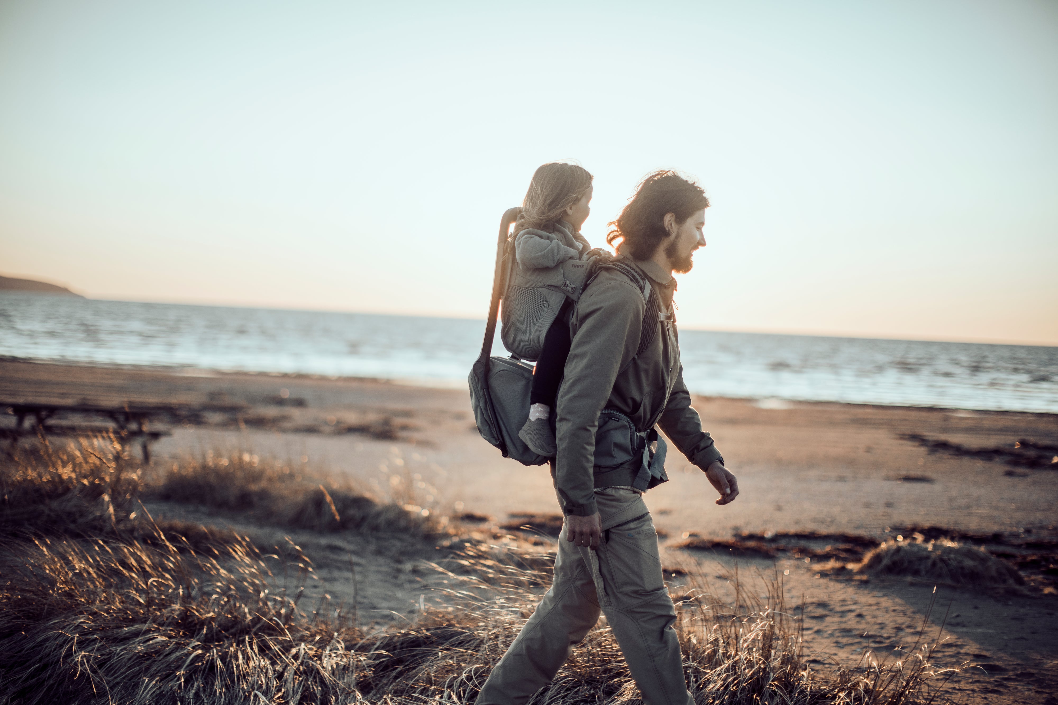 A fully ventilated back panel keeps parents cool during long hikes.