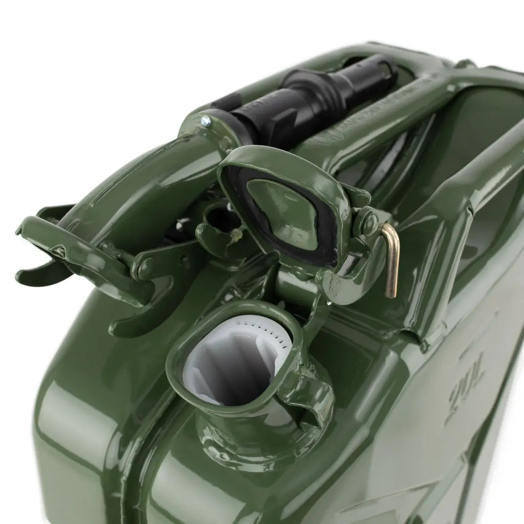 Wavian 20L fuel storage can with leak-resistant bayonet closure