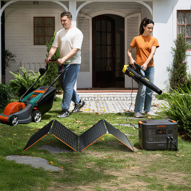 Close-up of the IP68 waterproof Jackery 340X solar panel withstanding extreme outdoor temperatures and rain