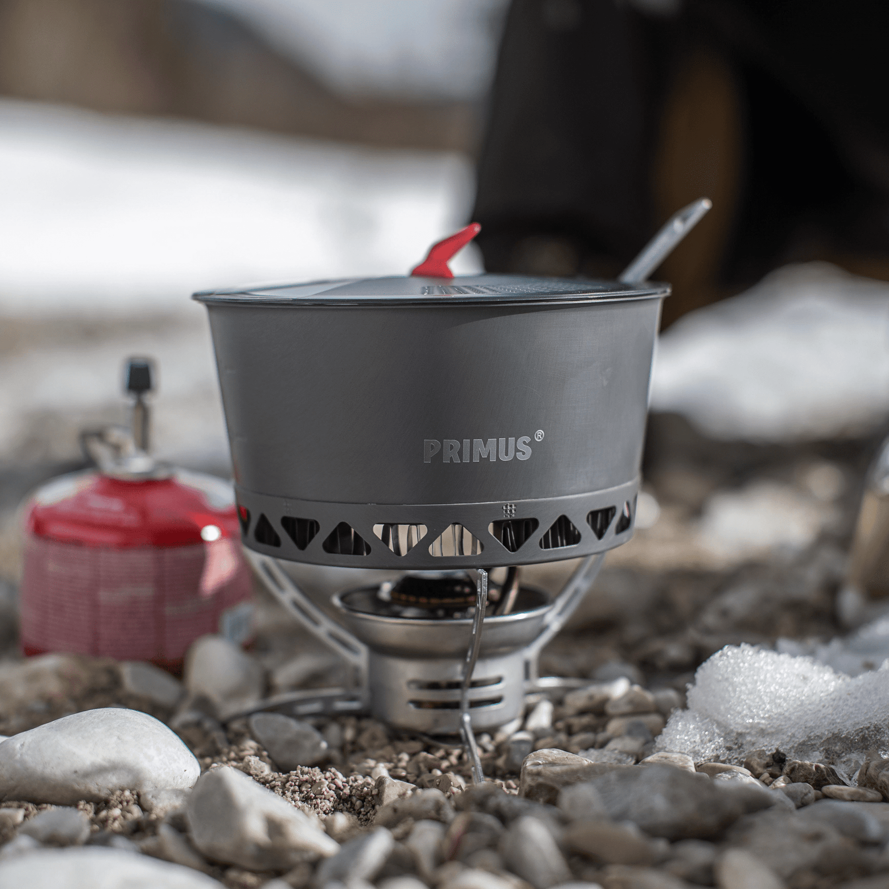 Lightweight Primus EasyFuel gas stove with integrated piezo starter