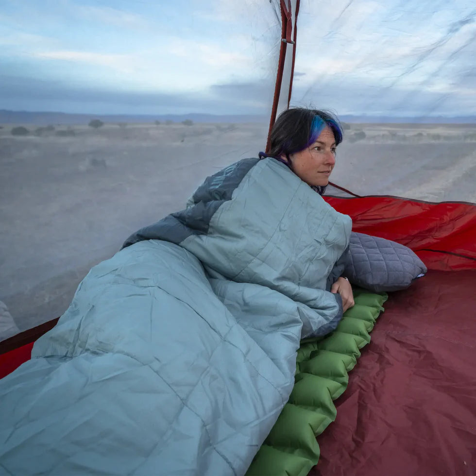 Mummy Hood Feature: A close-up of the deep-pocket mummy hood, fully cinched to show how it wraps around the head for extra warmth and coziness.