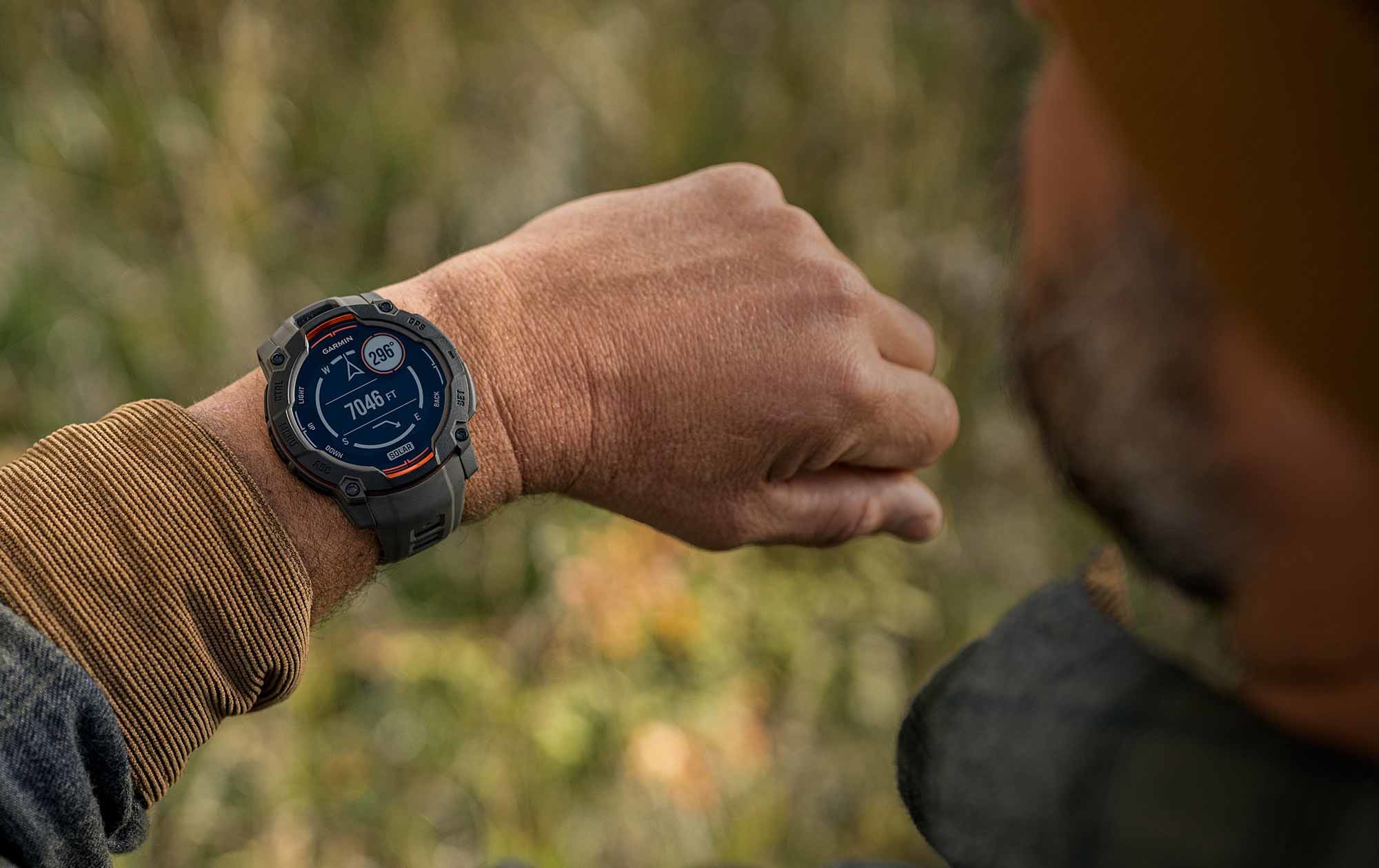 Menstrual cycle tracking screen with a calendar and health insights.