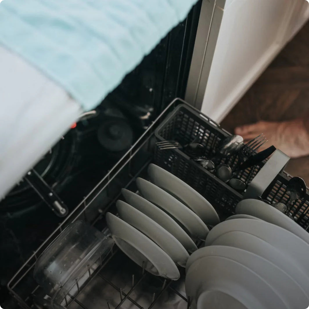 Reusable straw tumbler with rotating cover to prevent spills