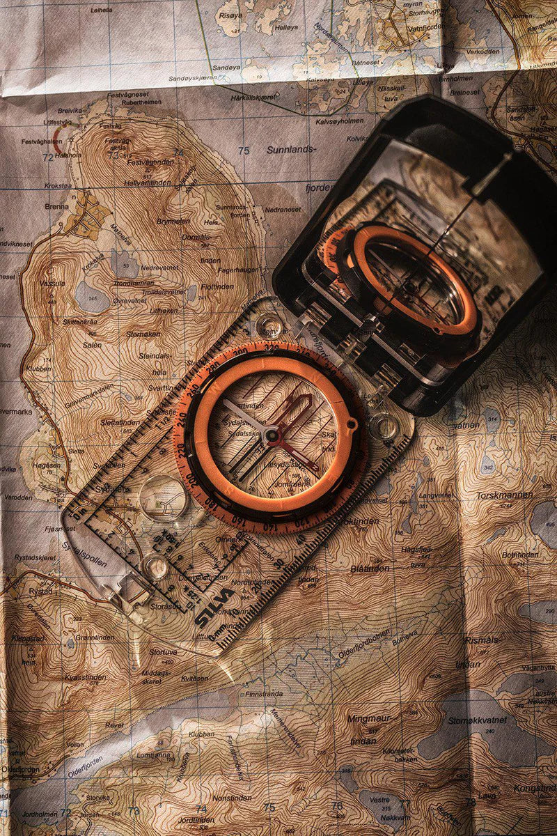 Close-up of the Silva Expedition S compass mirror sighting system, highlighting the mirror and sighting hole for accurate long-distance bearings. The compass dial and sightline are visible through the mirror.