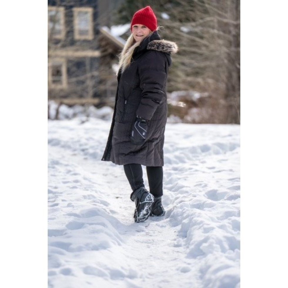 Diamond Grip traction device for outdoor winter walking