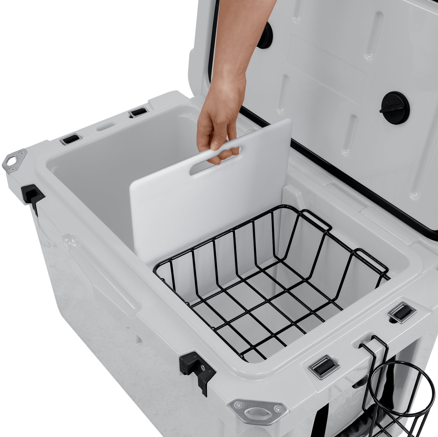 Durable icebox with 16.6” height, 16.4” depth, and 27” length