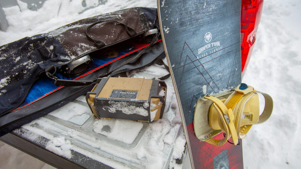Close-up of Pelican™ Ruck Case’s dual-pivot hinge latch and built-in pressure valve that prevents water and dust intrusion, allowing air pressure balance