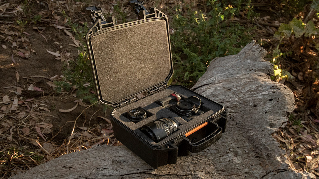 Vault equipment case weighs 3.47 lbs with foam, tolerates temperatures from 0°F to 140°F, and is crushproof, dustproof, and weather-resistant