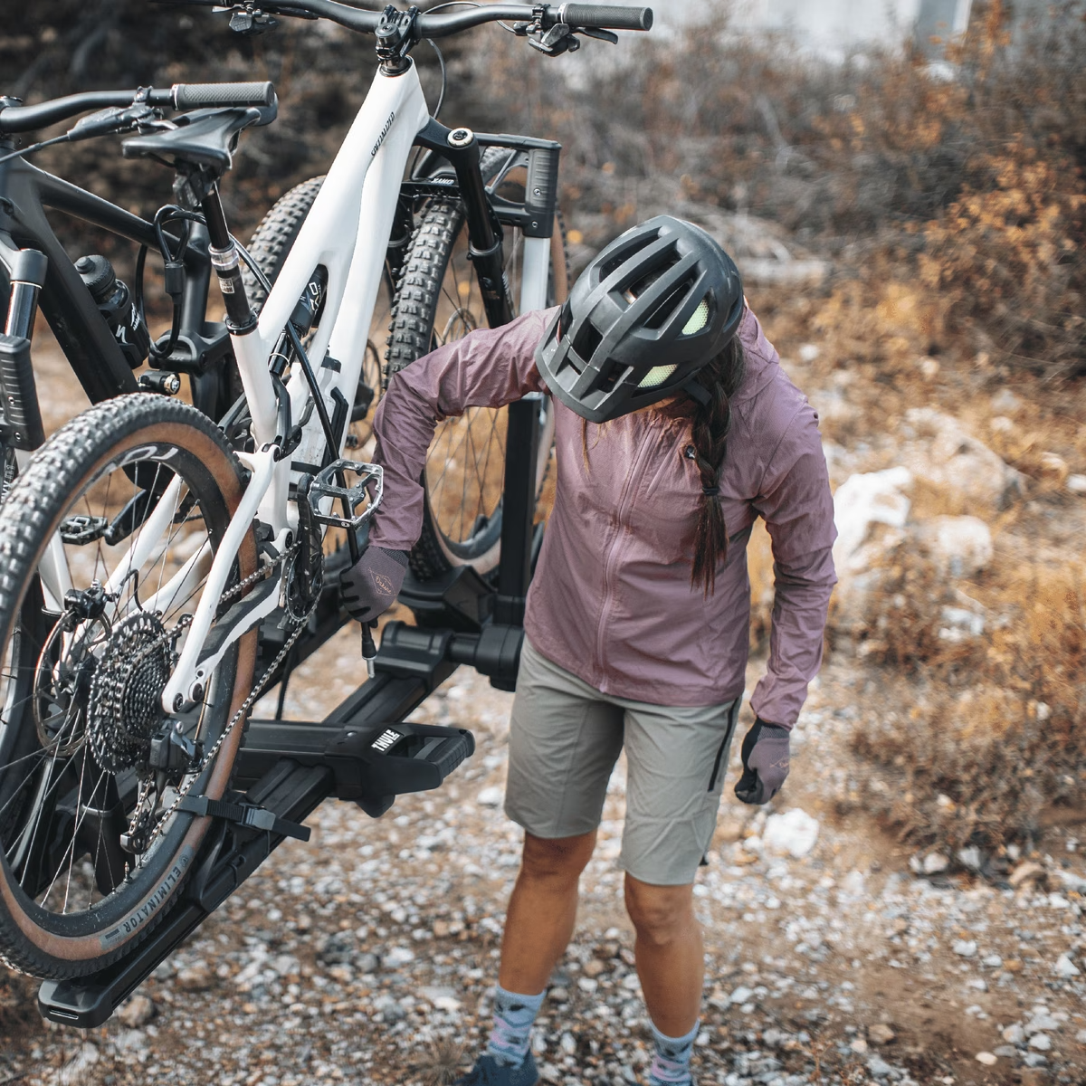 Thule Verse accommodating a fat tire bike – Supporting tire sizes up to 5 inches.
