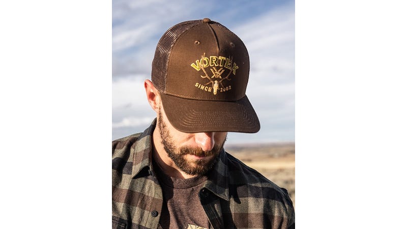 Bull elk hunting cap with structured front and mesh panels