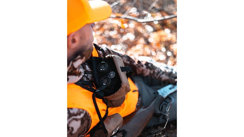 Viper HD binoculars center focus wheel and locking diopter detail