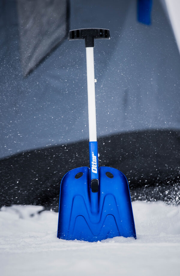Otter ice fishing shovel with telescoping aluminum shaft