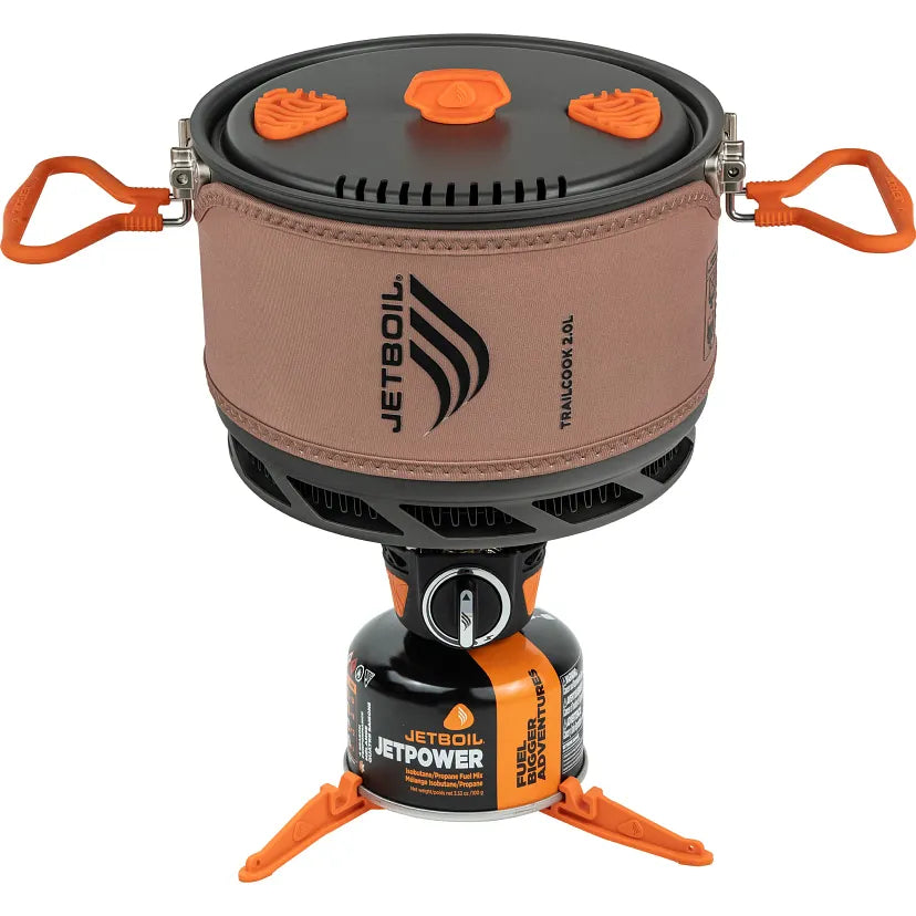 TrailCook 2.0L portable camp stove with self-centering pot support and lid
