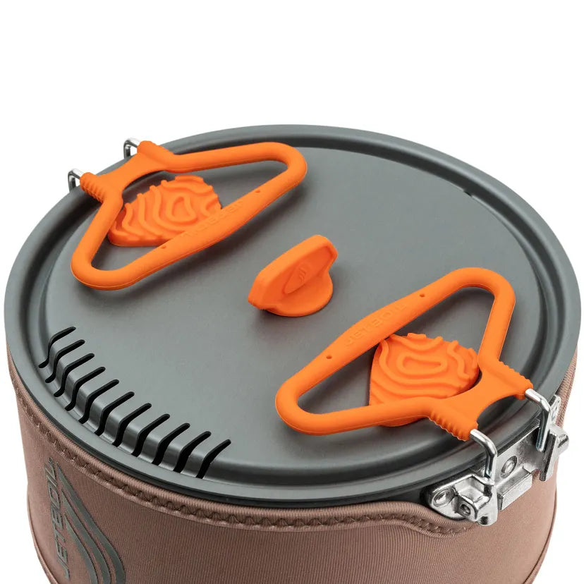 Compact all-in-one Jetboil TrailCook 2.0L stove system for 2–4 people