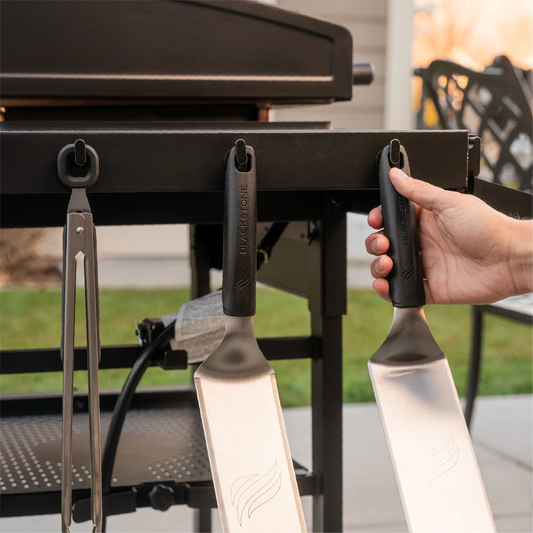 Electric push-button ignition for quick and reliable startup