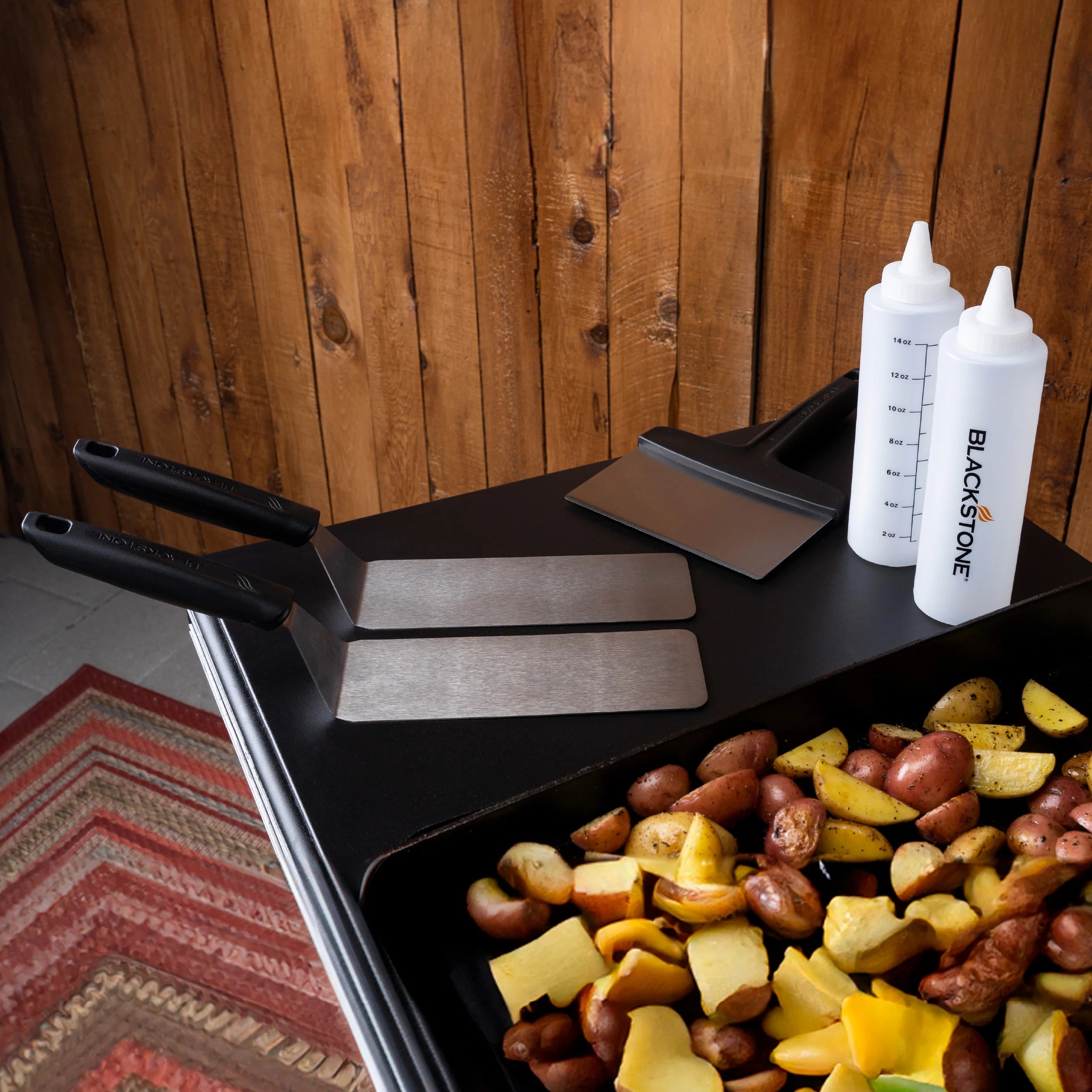 Beveled edge griddle scraper – Easily remove food residue and grease for a clean cooking surface.
