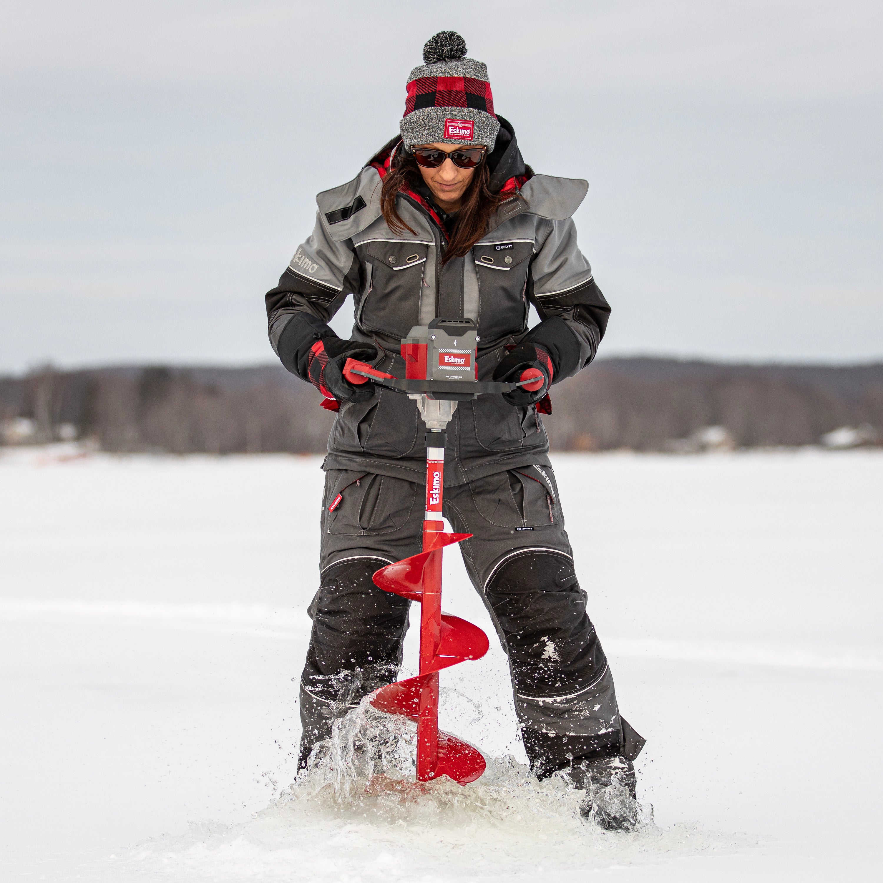 4 Amp-Hour lithium battery and 2-amp charger included with Eskimo E40 10-inch composite electric auger