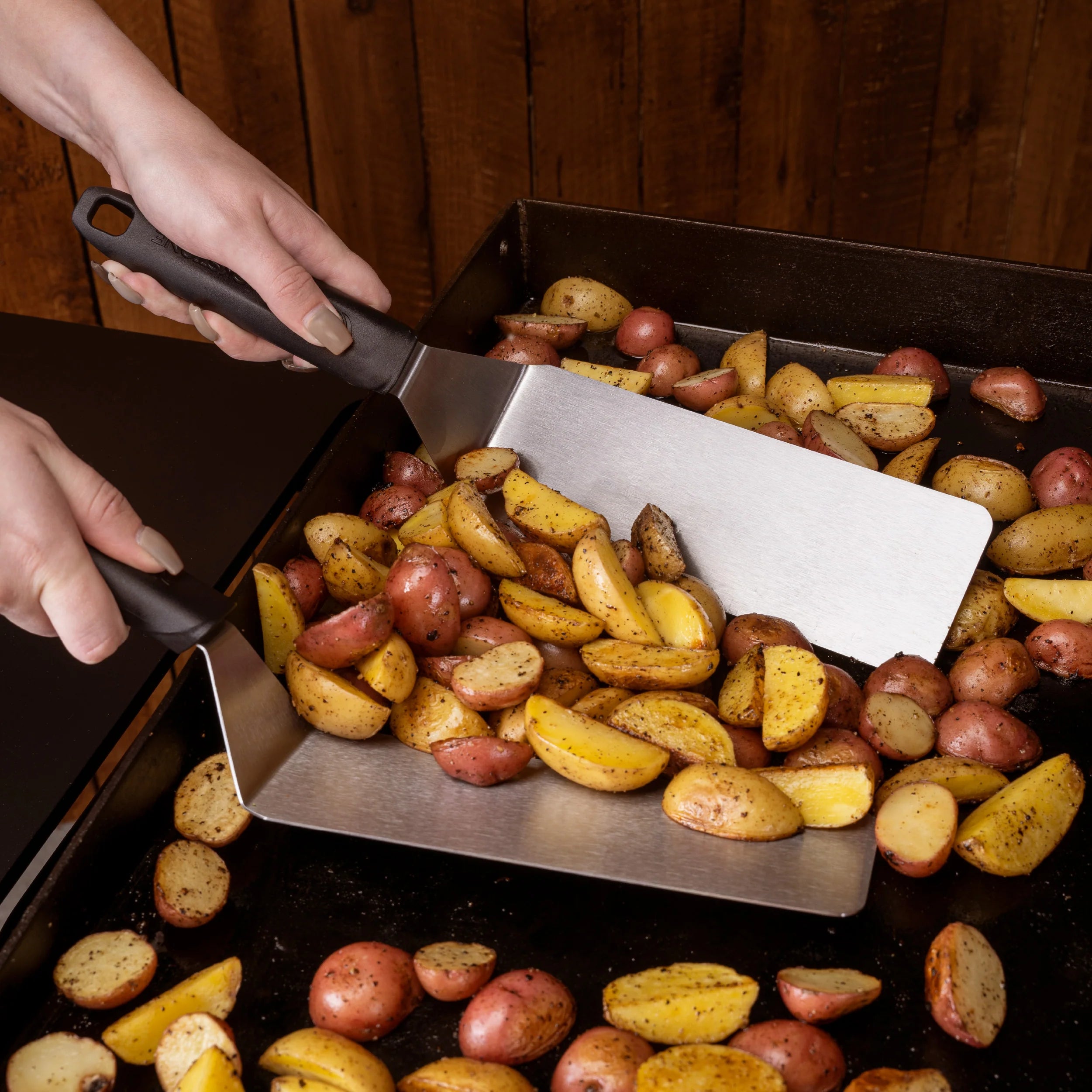 Two 16 oz. squeeze bottles – Ideal for dispensing oil, water, or sauces while cooking.
