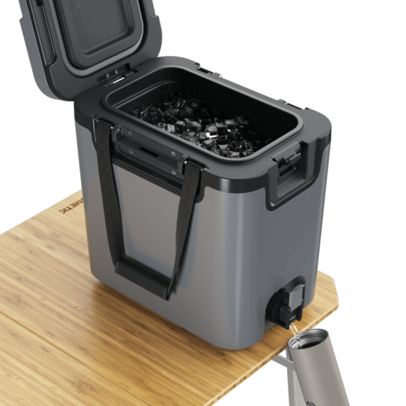 Small but mighty Recon 16L cooler for snacks, drinks, and stacking
