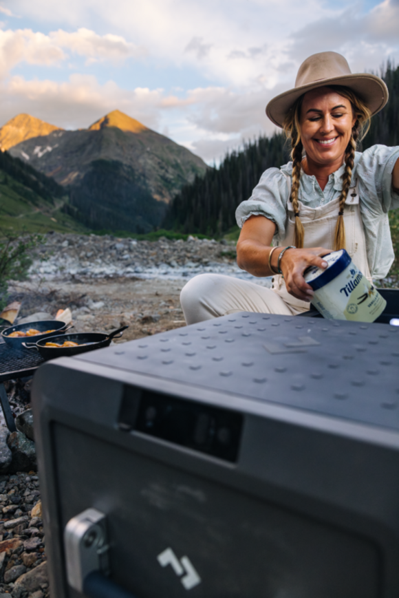 Weatherproof TFT display cooler with USB charging port and electronic thermostat control