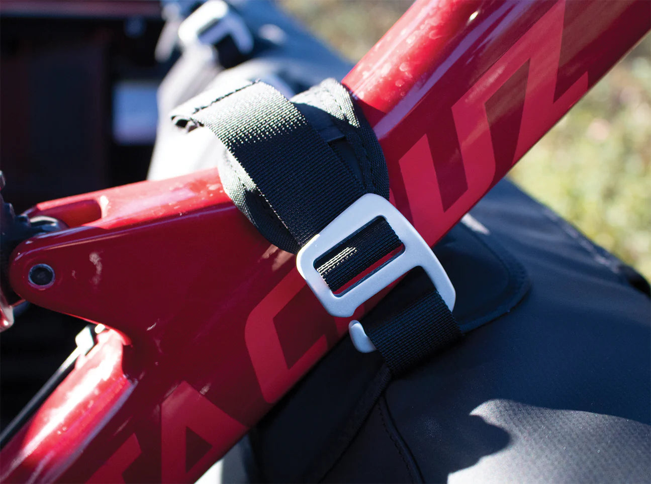 Locking straps on the tailgate pad