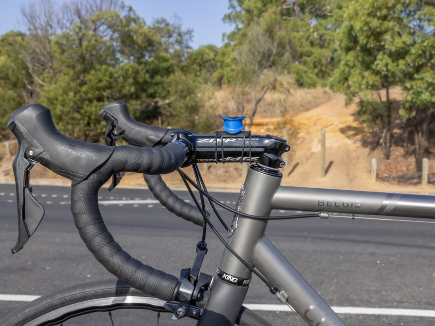 Quad lock mount on bike stem 