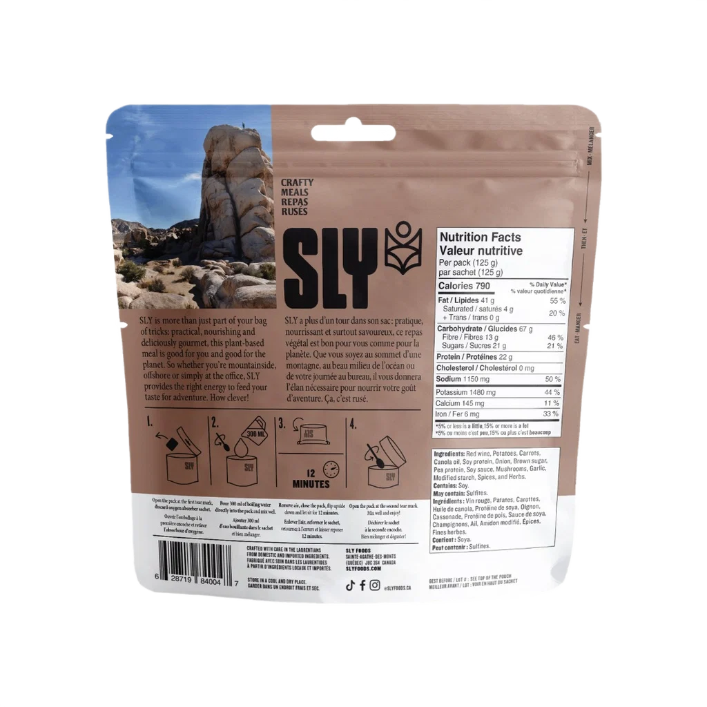 Freeze-dried Bourguignon meal with potatoes, carrots, mushrooms and soy protein