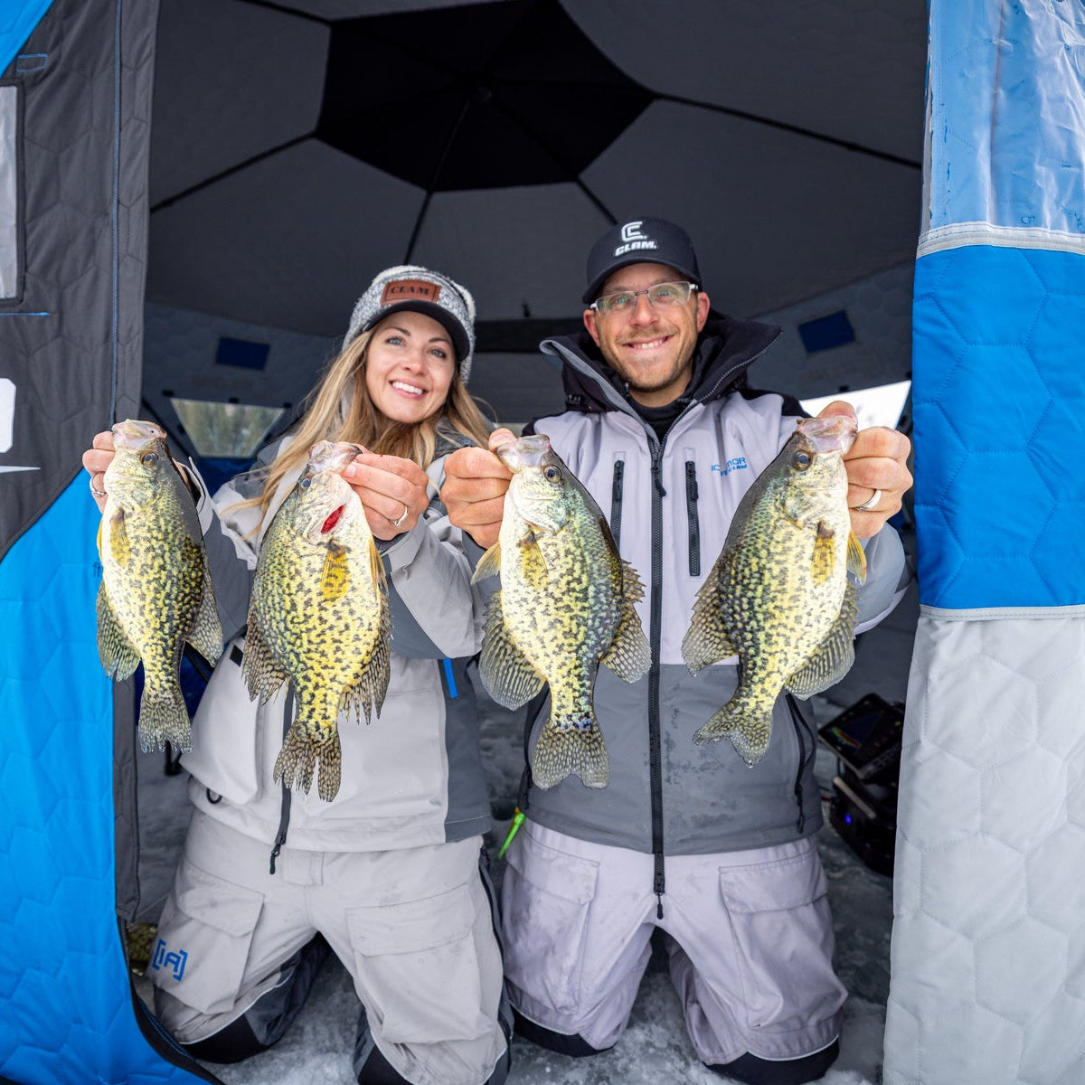 Clam X-600 large capacity hub ice fishing shelter
