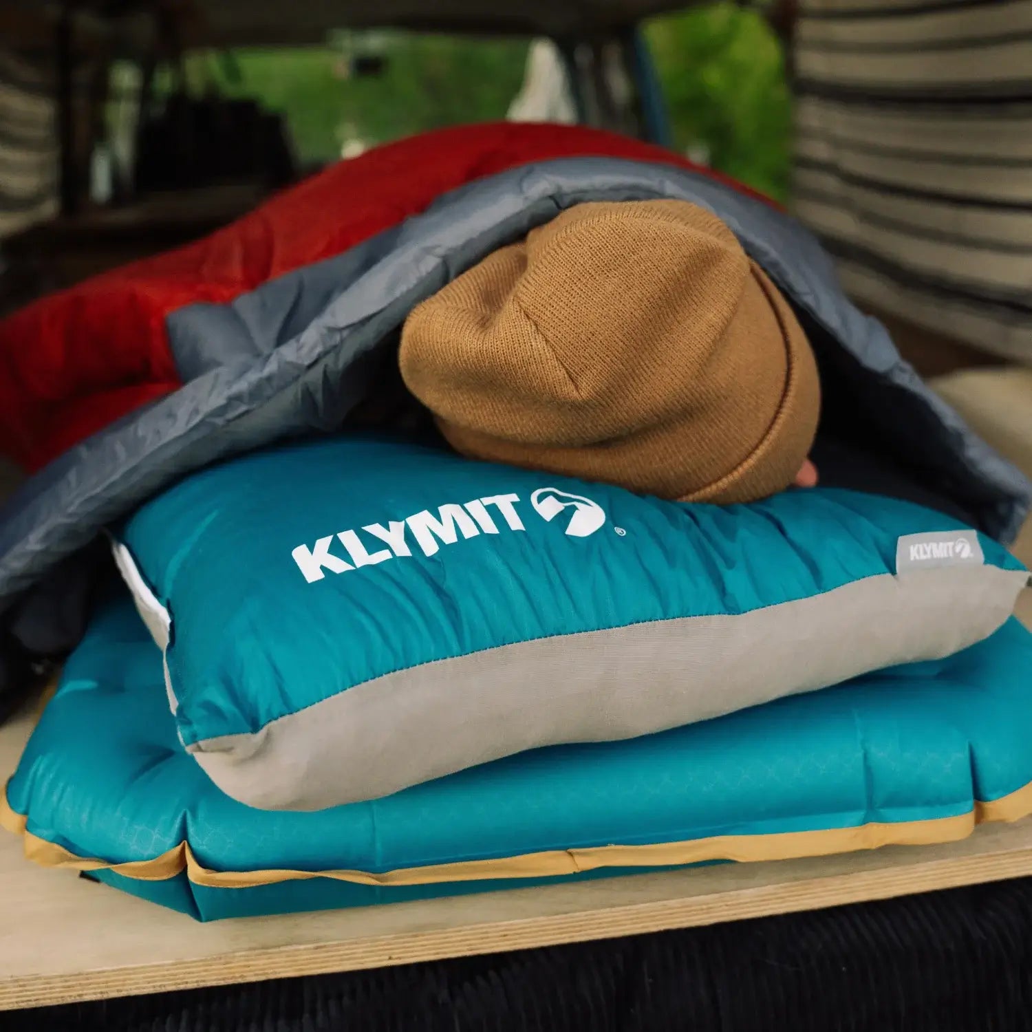 Inflatable camping pad with adjustable firmness Flip Valve