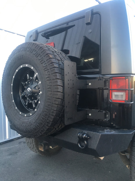 Jeep JK tailgate fuel mount with heavy-duty hinge cover