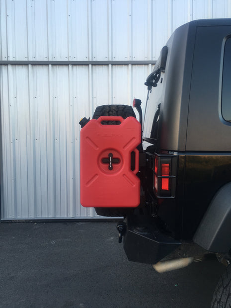 Fuel container side-mount bracket for Jeep JK